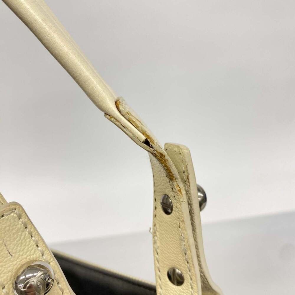 CHANEL Cream Leather Tote Bag - Picture 7 of 13